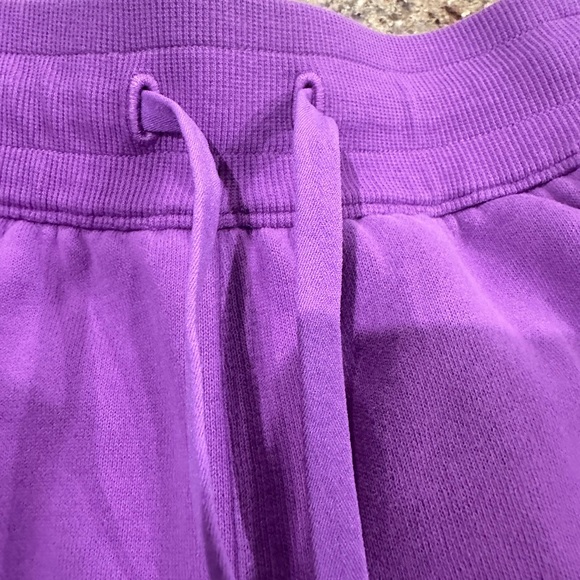 Lululemon Scuba High-Rise Jogger - Moonlit Magenta Color Size:2 - Picture 4 of 5